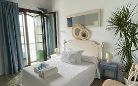 Doña Lola Rooms